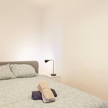Relax In Lisbon For 4 People With Terrace And Parking Appartement Buitenkant foto