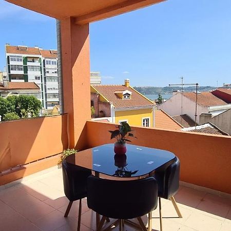 Relax In Lisbon For 4 People With Terrace And Parking Appartement Buitenkant foto