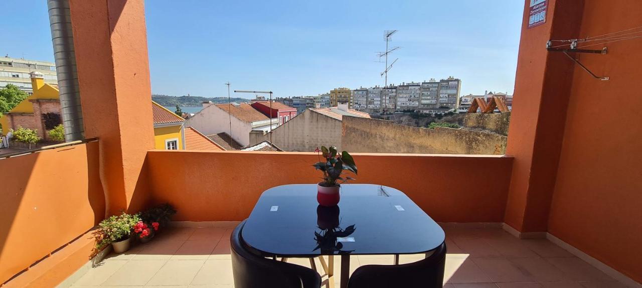 Relax In Lisbon For 4 People With Terrace And Parking Appartement Buitenkant foto
