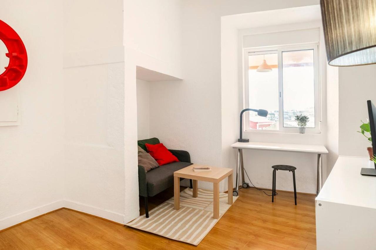 Relax In Lisbon For 4 People With Terrace And Parking Appartement Buitenkant foto