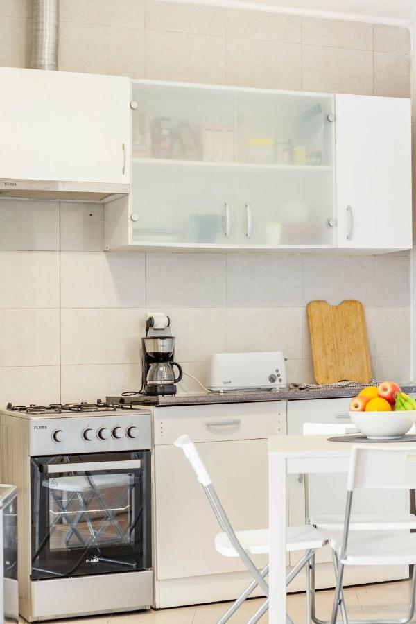 Relax In Lisbon For 4 People With Terrace And Parking Appartement Buitenkant foto