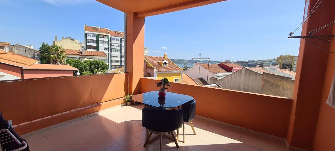 Relax In Lisbon For 4 People With Terrace And Parking Appartement Buitenkant foto