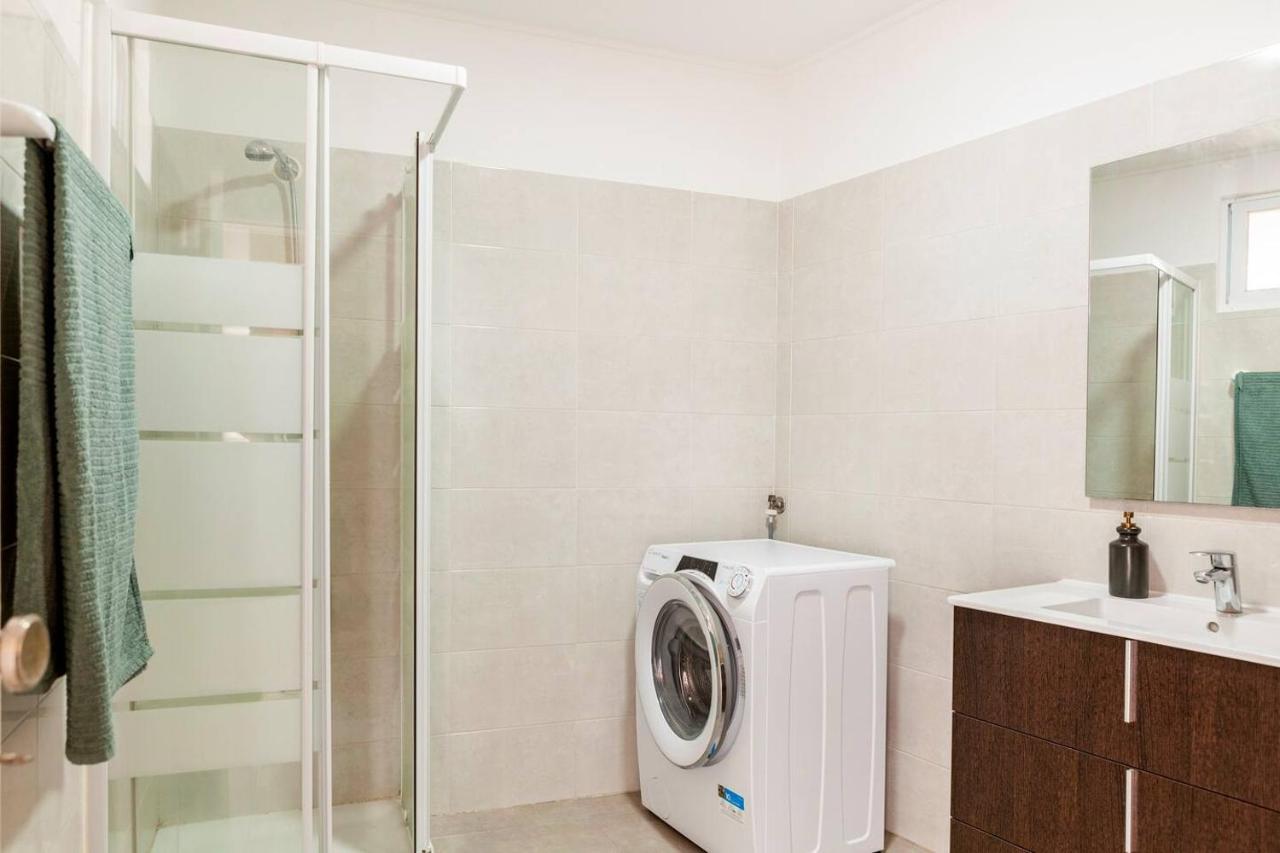 Relax In Lisbon For 4 People With Terrace And Parking Appartement Buitenkant foto