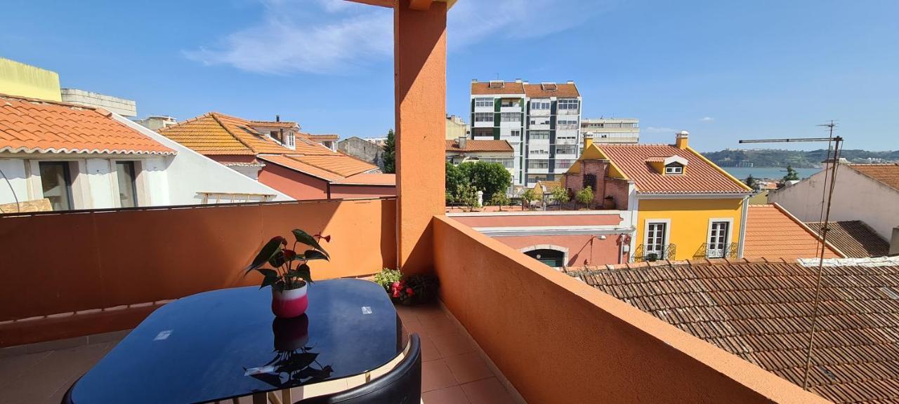 Relax In Lisbon For 4 People With Terrace And Parking Appartement Buitenkant foto